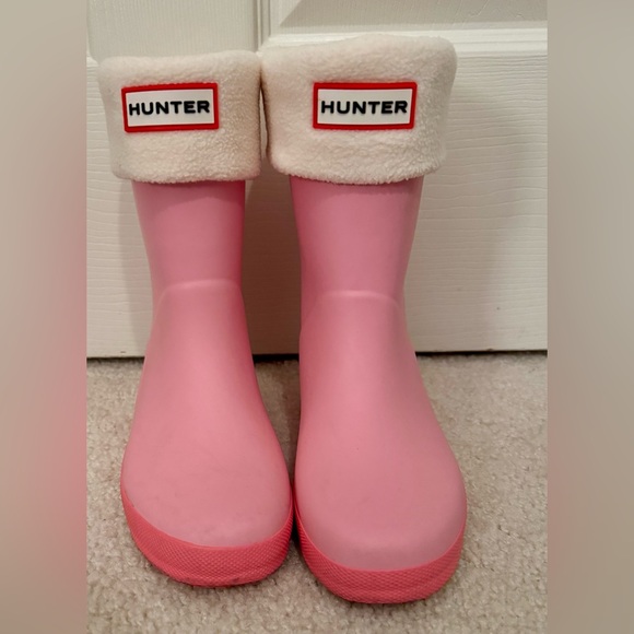 Hunter | Kids’ First Classic Rainboot | Pink | Fleece Boot Liner | Off White - Picture 2 of 8
